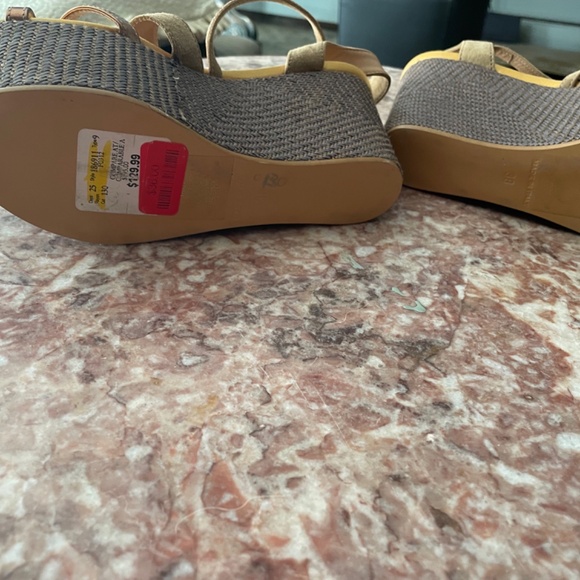 Latitude (Italy) leather sandals, EU 38 or US 7, NWT, mint, label sized wrong. - Picture 4 of 4